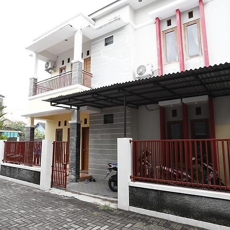 Hotel Reddoorz @ Jalan Damai Ngaglik Exterior foto