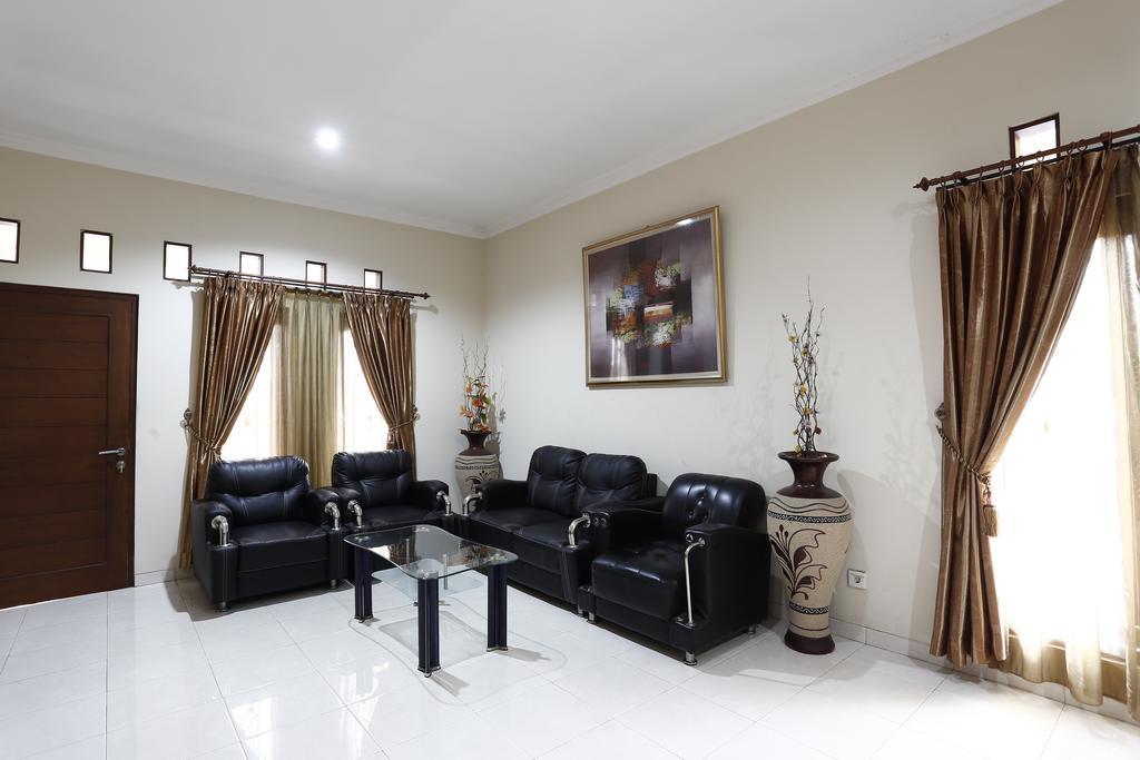 Hotel Reddoorz @ Jalan Damai Ngaglik Exterior foto